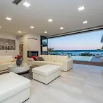 Luxury With Pool, Wellness And Sea View ヴィラ