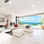Luxury With Pool, Wellness And Sea View