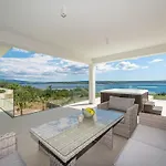 Luxury With Pool, Wellness And Sea View マスレニツァ