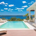 Luxury With Pool, Wellness And Sea View * マスレニツァ