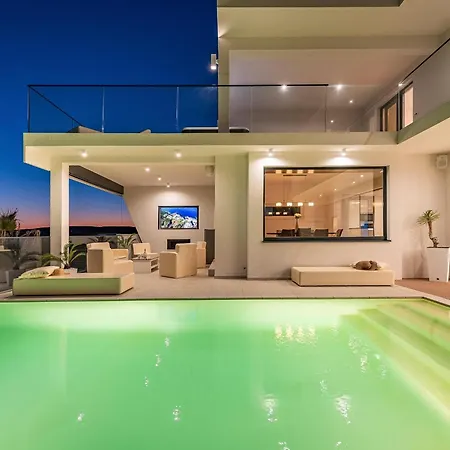 Luxury With Pool, Wellness And Sea View فيلة *
