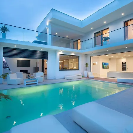 Villa Luxury With Pool, Wellness And Sea View *