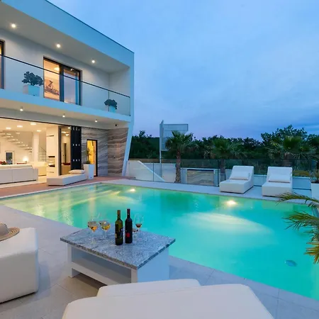 Luxury With Pool, Wellness And Sea View