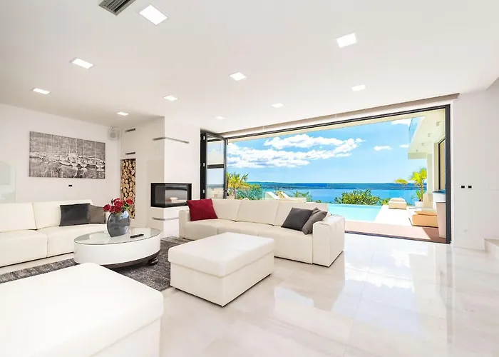 Luxury With Pool, Wellness And Sea View