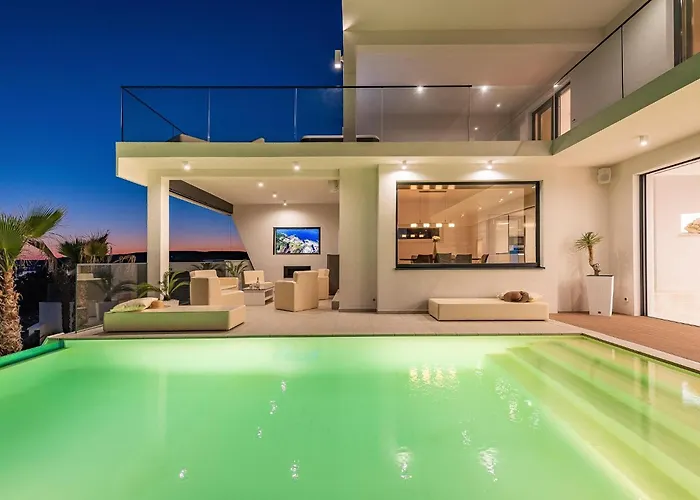 Luxury With Pool, Wellness And Sea View Villa *