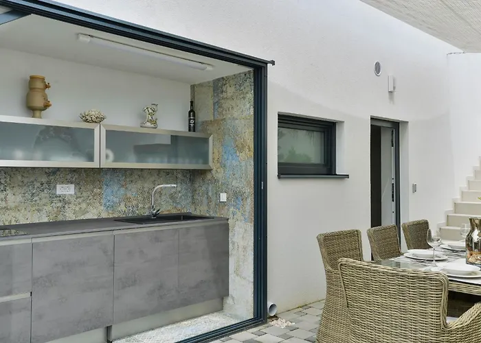 Luxury With Pool, Wellness And Sea View Villa