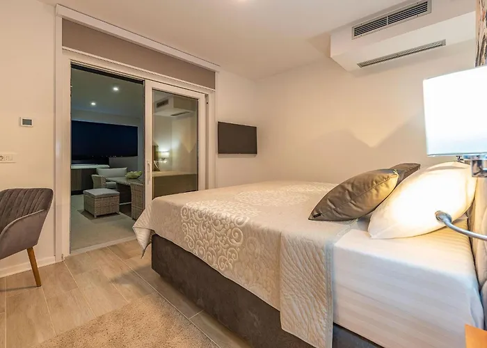 Villa Luxury With Pool, Wellness And Sea View