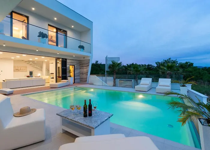 Luxury With Pool, Wellness And Sea View